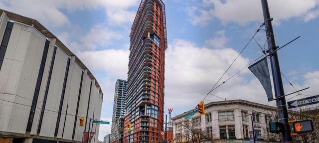 Spacious 2BD in Vancouver Patio with Ocean View