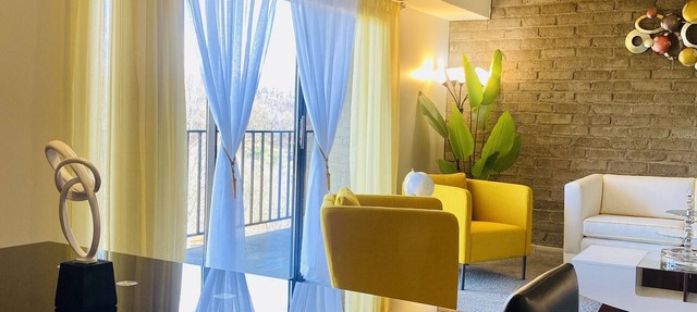 Spacious 2BR Apartment w/Balcony Free Parking Near UPMC