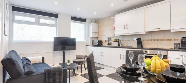 Spacious 2BR Apartment in Central London – Sleeps 6 – 2min to Tube