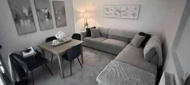 Spacious 2BR Home | Sleeps 5 | Parking | Liverpool