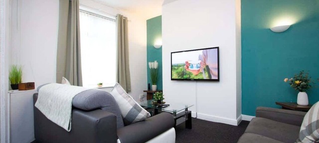 Spacious 2BR in Chadderton Near Manchester
