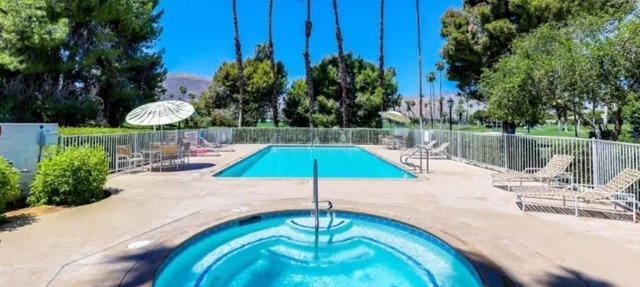 Spacious 3 bdrm TOWNHOUSE with the BEST MOUNTAIN & GOLF COURSE VIEWS!!!