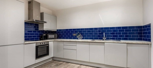 Spacious 3 Bed Budget Apartment in Doncaster