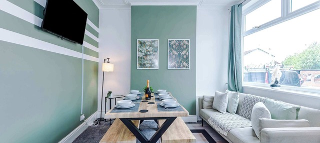 Spacious 3 Bed, Perfect for Group Stays!