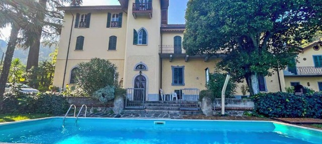 Spacious 3-room apartment with balcony, panoramic sea view & pool in elegant villa