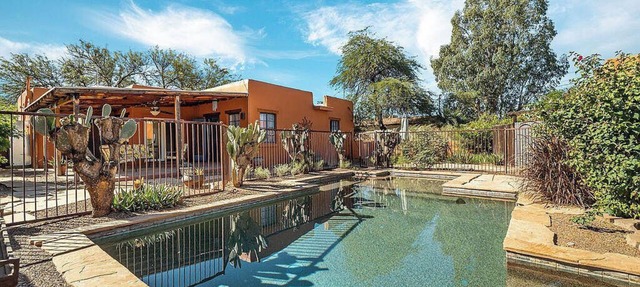 Spacious 3BR/1BA Private Pool Oasis Near UofA