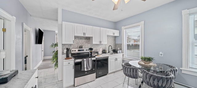 Spacious 3BR Luxury Flat Private Parking & Gated Patio Yard