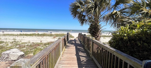Spacious 3BR villa across from the ocean