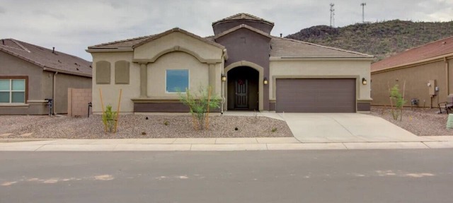 Spacious 4 Bdrm 3 Bath house in the quiet Saguaro Bloom community