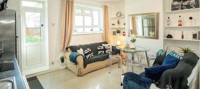 Spacious 4-Bed Flat Near Nine Elms Tube Station