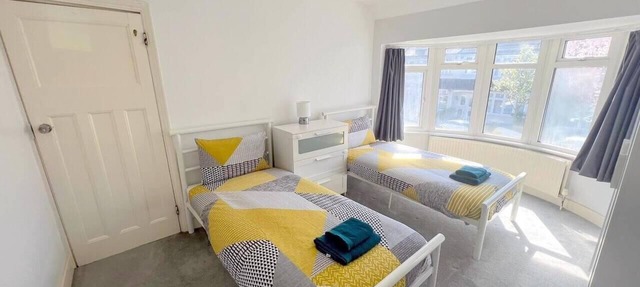 Spacious 4-Bed House in Thornton Heath