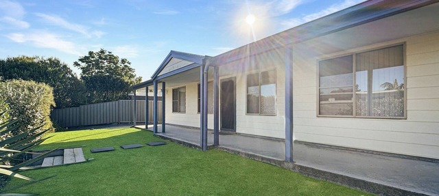 Spacious 4-Bed Home 2-Min to the Beach