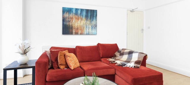 Spacious 4-Bed Semi-Detached House | Driveway Parking | Stanmore