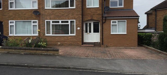 Spacious 4 bedroom house, in Boston Spa between York, Harrogate & Leeds Sleeps 9