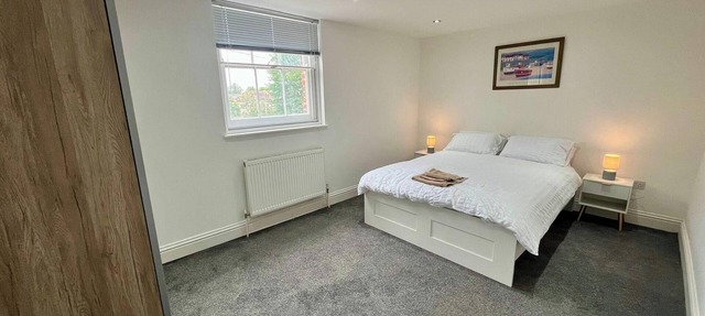 Spacious 4-Bedroom House - Garden & Free Parking