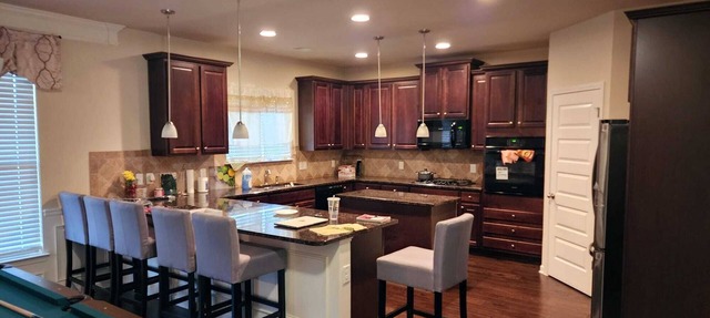 Spacious 4-bedroom house with fitness room, WiFi in cool Covington