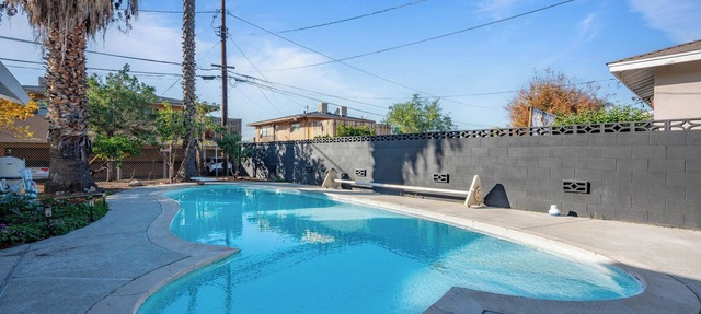 Spacious 4-bedroom house in gorgeous Redlands with Pool& BBQ