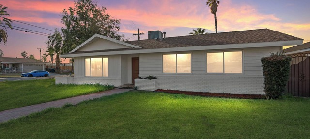 Spacious 4-bedroom house in delightful Redlands with AC