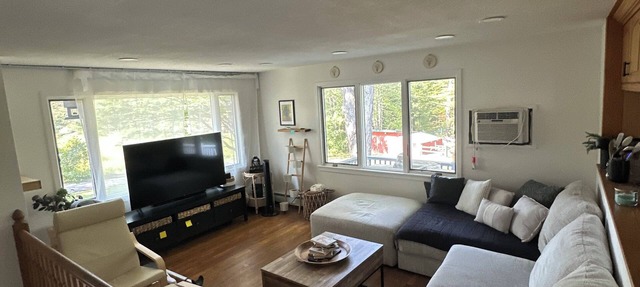 Spacious 4-bedroom house in charming Springfield with AC, fitness room