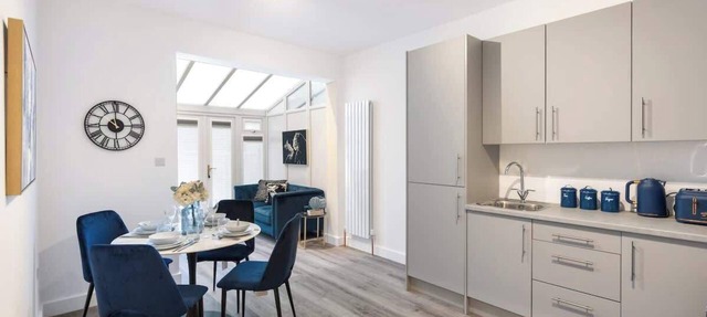 Spacious 4 BR House Near Tube station - 3 min walk