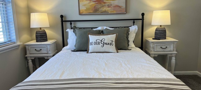 Spacious 4Bed/2Bath:Newly Refurbished: 2 Floors w/2 Living Rooms: 15 Min to GOLF