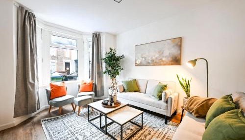 Spacious 4bed Sleeps8 Free Parking Watford town Centre