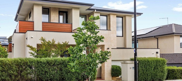 Spacious 4BR Home Steps to Buses Westfield Doncaster