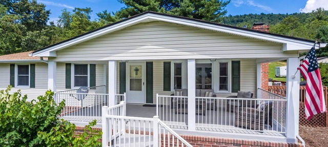 Spacious 4BR Mountain Stay Perfect for Virginia Tech & Radford Visits