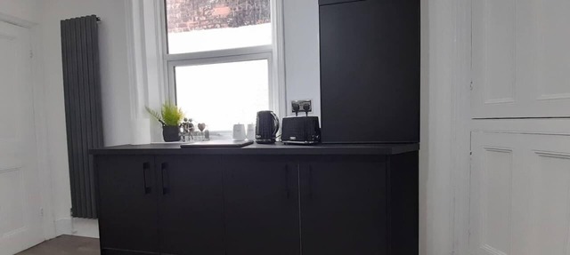 Spacious 5-Bed House - Sleeps 10, Garden & Parking