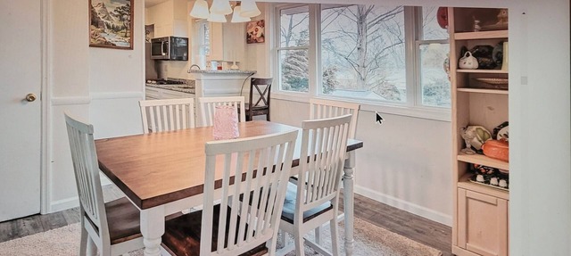 Spacious 5-bedroom villa with WiFi, AC in pleasant New Carrollton