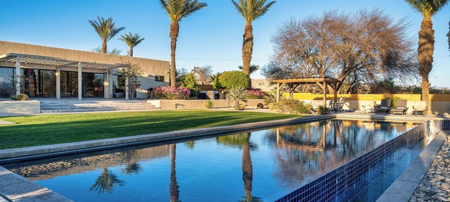 Spacious 5-bedroom villa Large Infinity Pool Spa Game Room Striking View