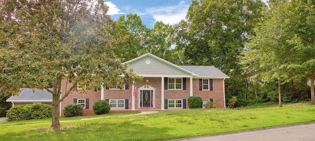Spacious 5-bedroom, 3-bathroom house with pool table in delightful Rome