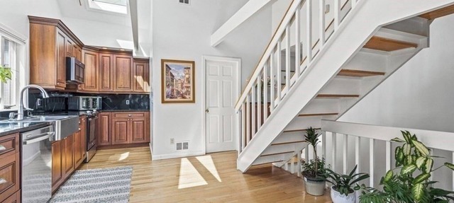 Spacious 5-bedroom condo in Arlington, close to Tufts, Harvard, MIT and Boston