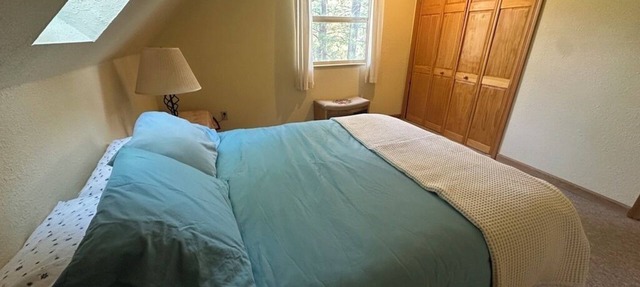 Spacious 5-bedroom house with close proximity to Mt. Bachelor and Sunriver.