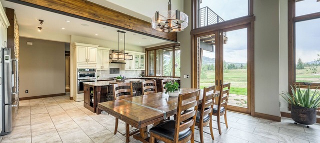 Spacious 5-Bedroom Luxury Family Home in Beautiful Silverthorne.