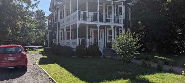 Spacious 5-bedroom House, Walking Distance to Williams