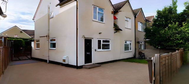 Spacious 5 Double Bedrooms Family Home With new Luxury Beds