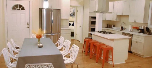 Spacious 5BR/5BA Group Stay w/Game Room + Parking, Sleeps 12, Central Location