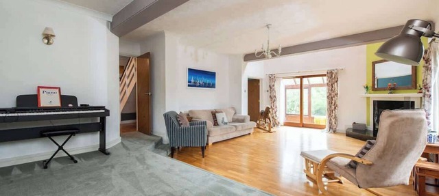 Spacious 5BR Home in Redditch