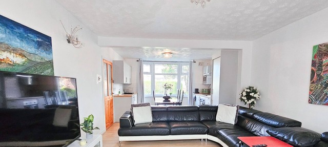 Spacious 6-Bed Home with Driveway