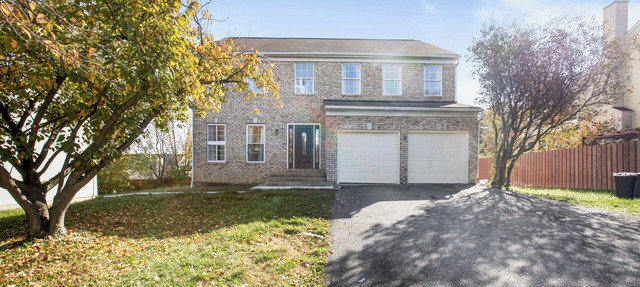 Spacious 6-bedroom house with WiFi, AC, and Streaming Services in Silver Spring