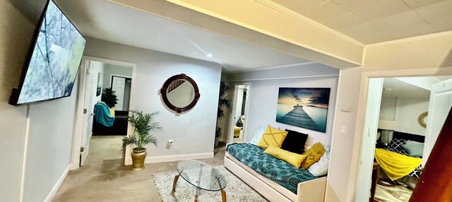 Spacious 6-bedroom house with WiFi, AC in fabulous Silver Spring