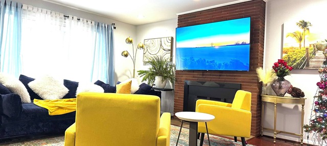 Spacious 6-bedroom house in charming Silver Spring with WiFi, AC