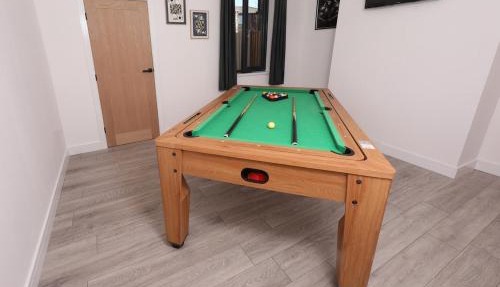 Spacious 6-Guest Retreat with Pool Table