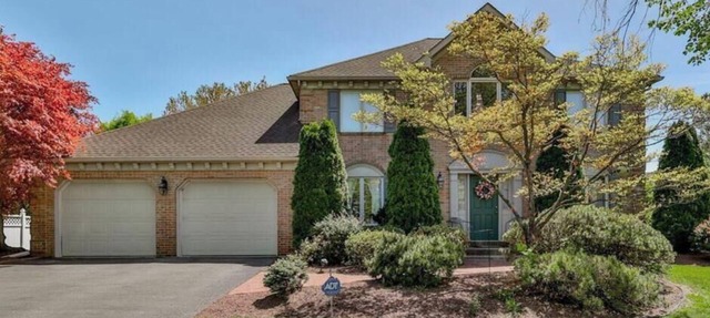 Spacious 7 bed Paradise in Bethlehem with private heated pool and fitness room