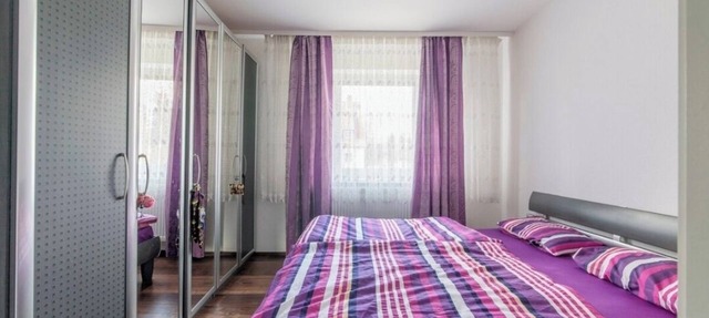 Spacious 8-bedroom house in wonderful Hannover with WiFi near the fair.
