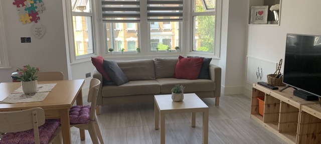 Spacious and bright modern styling 3 bed flat