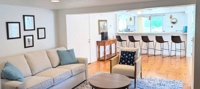 Spacious and Bright , Very Close to Beach!