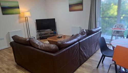 Spacious and Modern Two Bedroom Two Bathroom Flat with Secure Parking