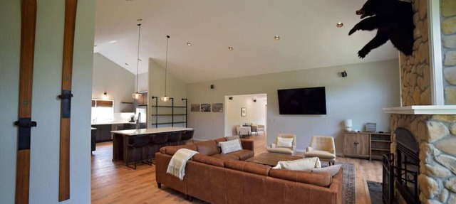 Spacious and Scenic Mountain Home